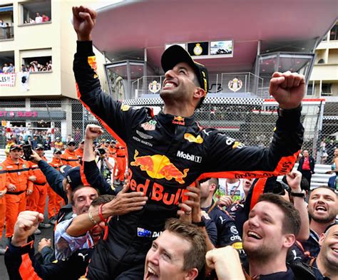 Daniel Ricciardo sięgnął po wygraną na włoskiej ziemi, a Lando Norris ugrał pozycję numer dwa! Fenomenalny wynik i zderzenie głównych faworytów w trakcie wyścigu Grand Prix Monzy!