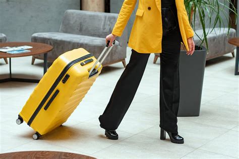Dowiedz się jakie bagaże zabrać ze sobą, jeżeli wybierasz się na wczasy 2023