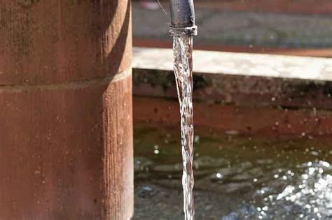 Zadbaj o gromadzenie wody dzięki między innymi zbiornikom deszczowej wody